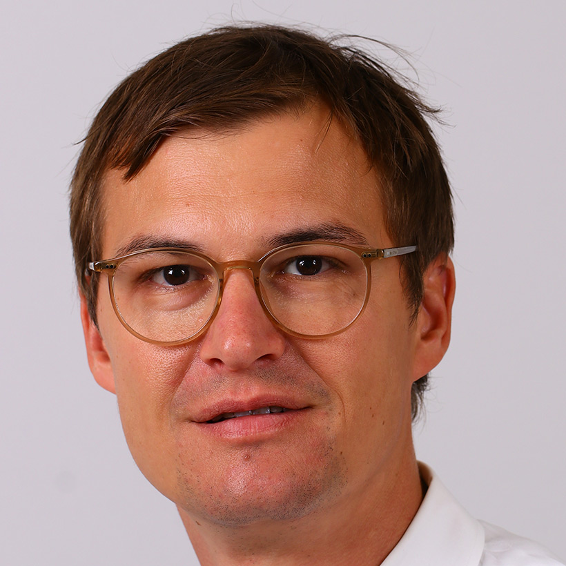 Dr. Dirk Schiller,